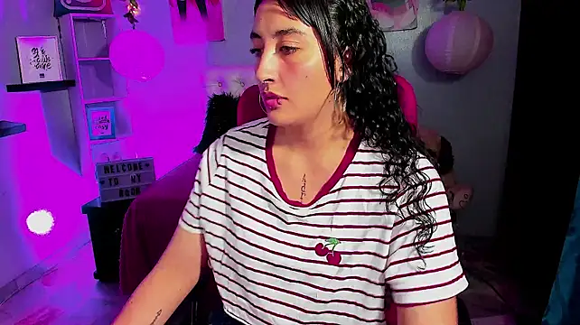 Megan_Reeves live cam on StripChat