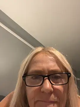 Blondnboujee53 webcam