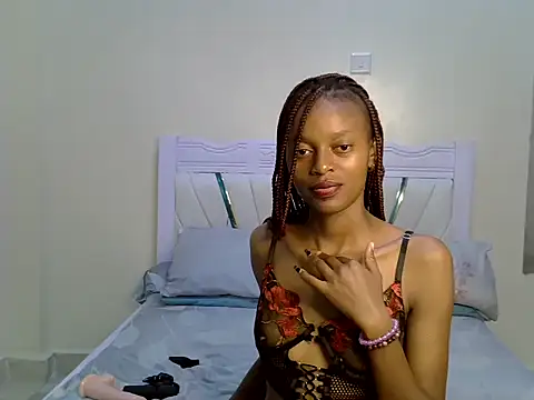 PrettyNoirr webcam