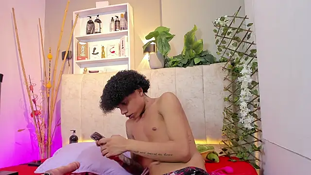 _taylor_black webcam