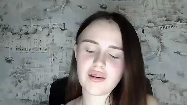 SweetLoraa webcam