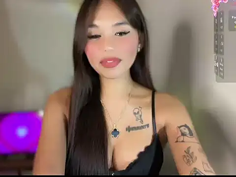 _petitegirlx69_ webcam