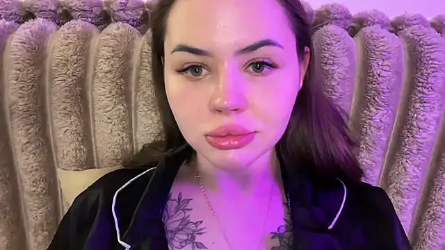 AlmaryKim webcam