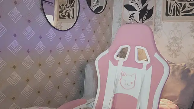 Naomi-Gray webcam