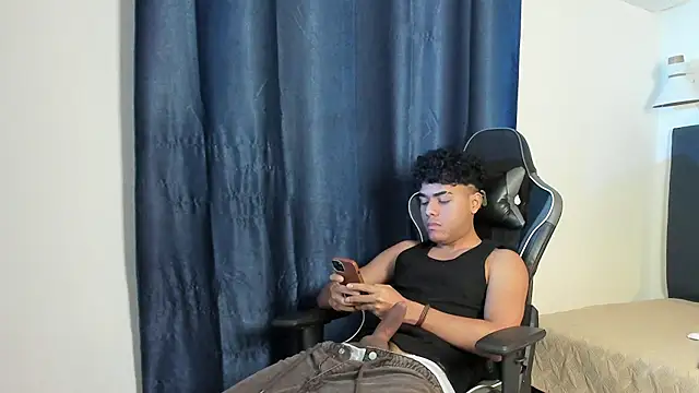 Enzo_love18 webcam