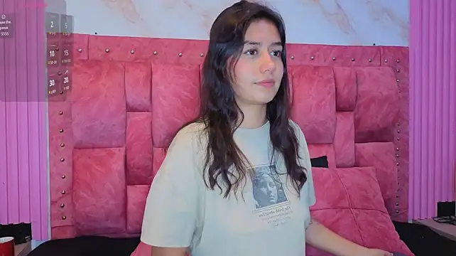 Alahia_Bloom webcam