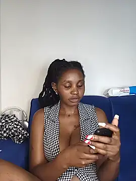 Suckmysweetboobs webcam