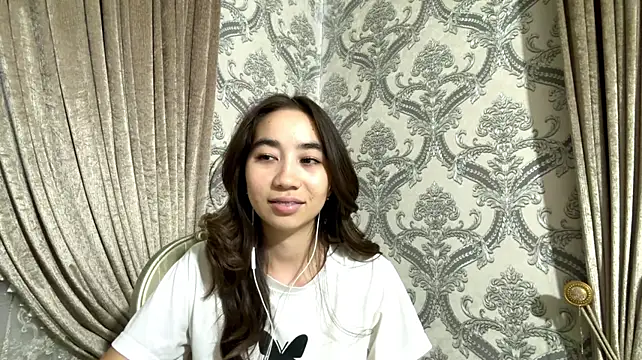 cocoSharms webcam
