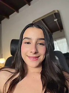 Elaara_ webcam