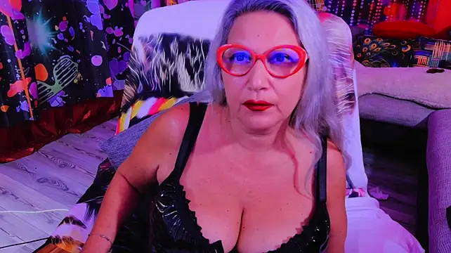 YOUR_MATURE_FANTASY webcam