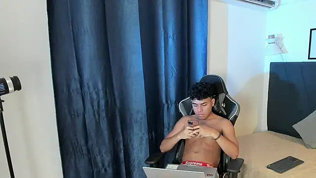 Enzo_love18 webcam
