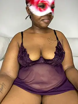 BIGMAMA011 live cam on StripChat