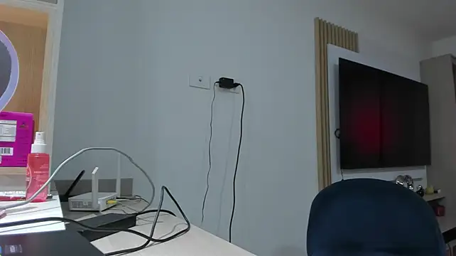 Antotss live cam on StripChat
