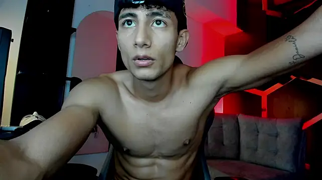 MaxiimoRomano_ live cam on StripChat