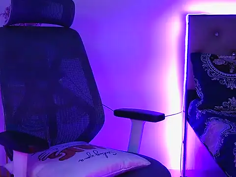 Shy_Roma live cam on StripChat