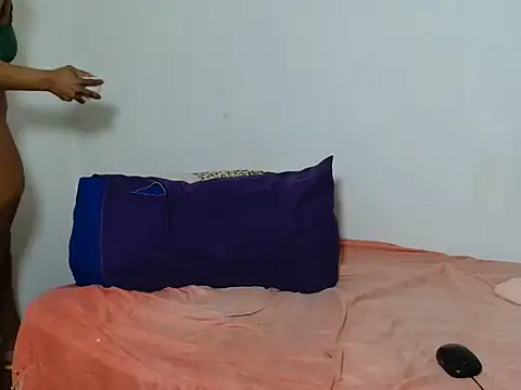 Feathergal69_ webcam