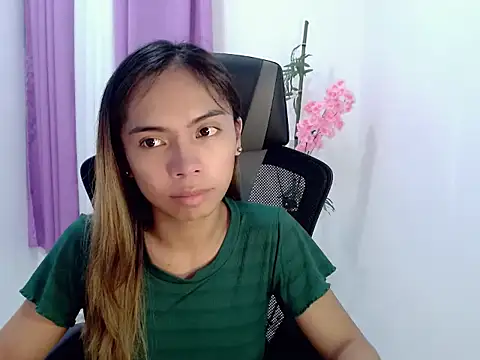 ur_asianhotleah webcam