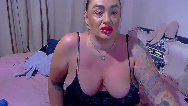 BustyVicky webcam
