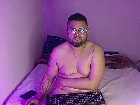 GABRIELGARCIA1313 live cam on StripChat