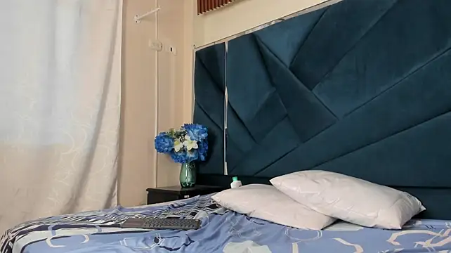 Aron_Hinkley live cam on StripChat