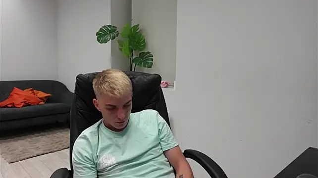 Logan_Falk live cam on StripChat