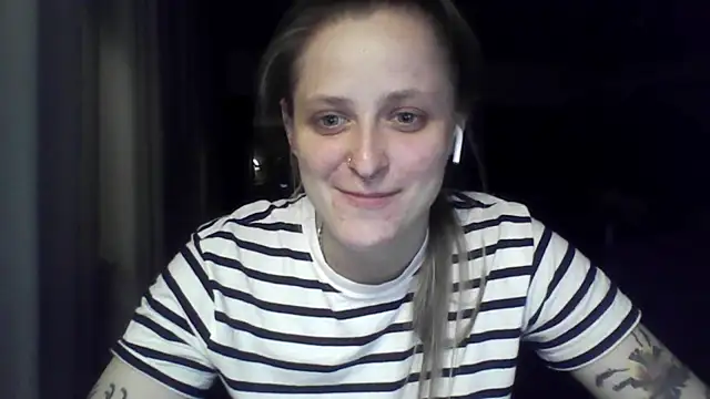 LeaWetGirl webcam
