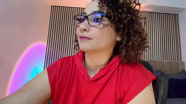 JuliRamirez live cam on StripChat