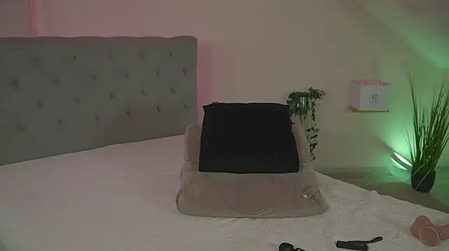 hotmilfbitch 🏈 live online chat