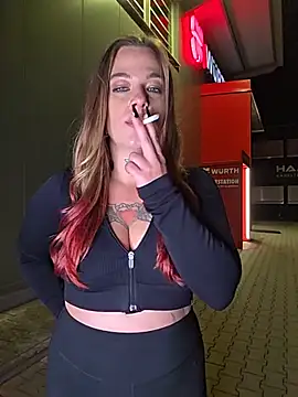 Luna_Lynn 🥎 live webcam