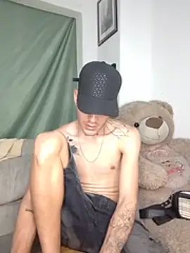 MaxHornyLatin