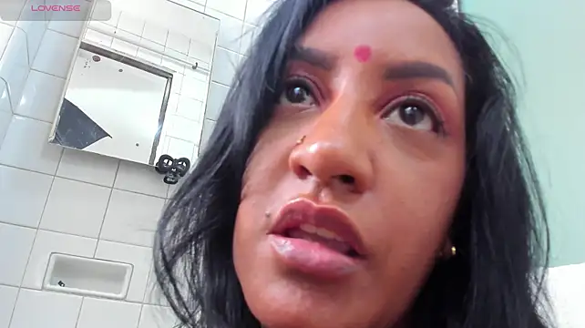 LadyNahir webcam