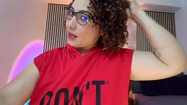 JuliRamirez live cam on StripChat