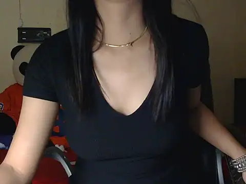 yamini_dark_angel_of_nite live room snapshot on Stripchat