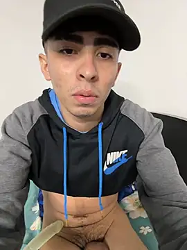 michaell_twinkk live cam on StripChat