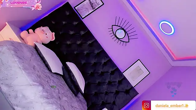 Amira_Ember webcam