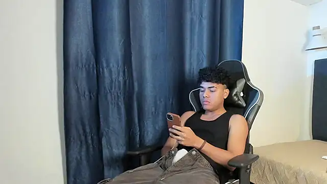 Enzo_love18 webcam
