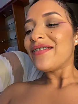 SaharQamar webcam