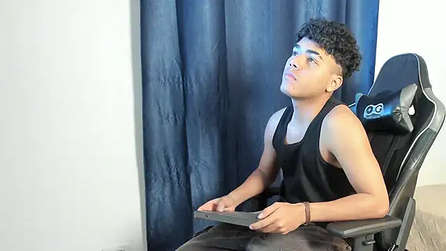 Enzo_love18 webcam