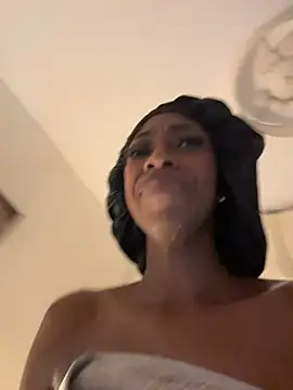 Nina_Velveta live cam on StripChat