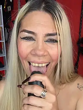 MistressAndre live cam on StripChat