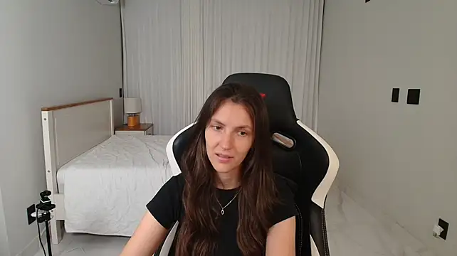 upssnowy (F young) - show ass no panties