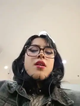 taaylor33 live cam on StripChat