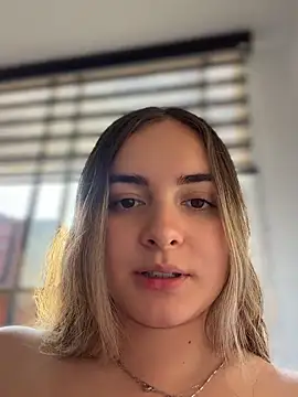 imlindapink live cam on StripChat