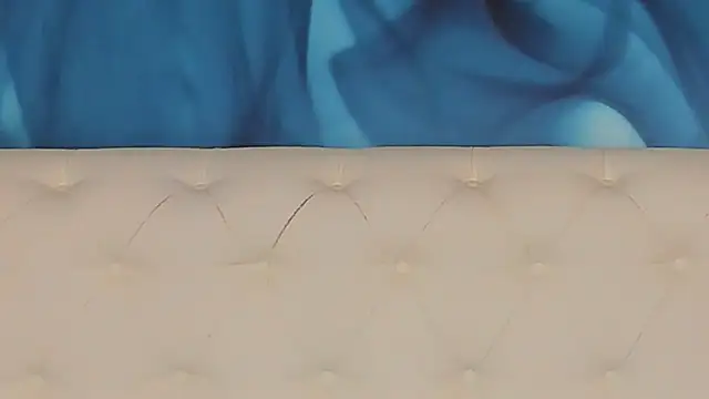 SkinnyDolly live cam on StripChat