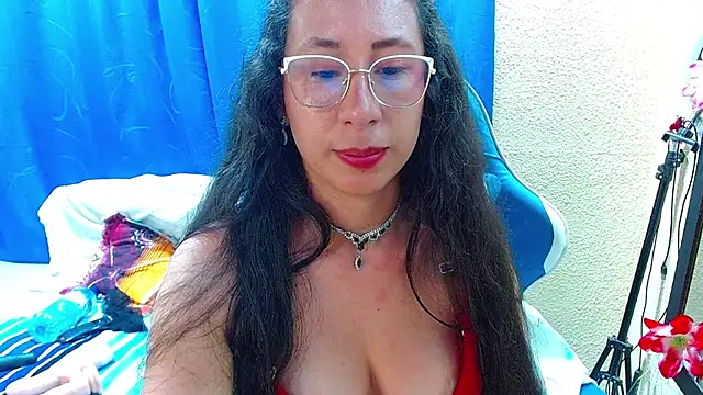 Gia_leinn live cam on StripChat