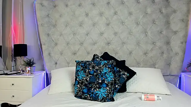 Cristina_Bss live cam on StripChat