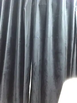 Kivelle28 live cam on StripChat