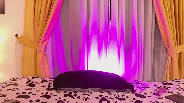 Yarha_Valois live cam on StripChat