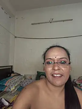 naughtymia06 live cam on StripChat