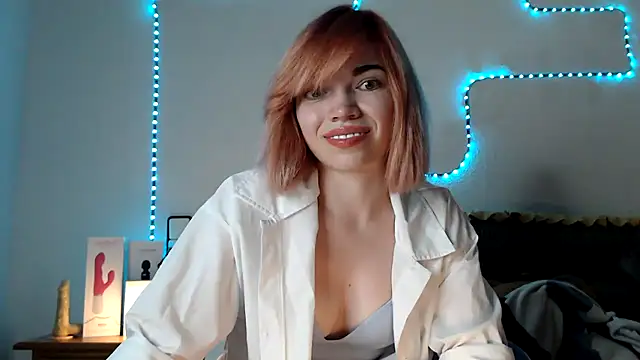 olivka-flower live cam on StripChat